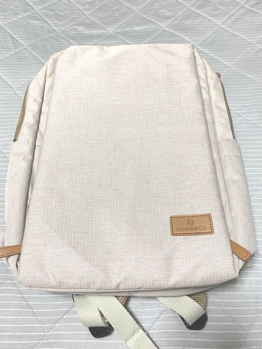 新品】Nordace Siena 軽量デイリーバックパック www.krzysztofbialy.com